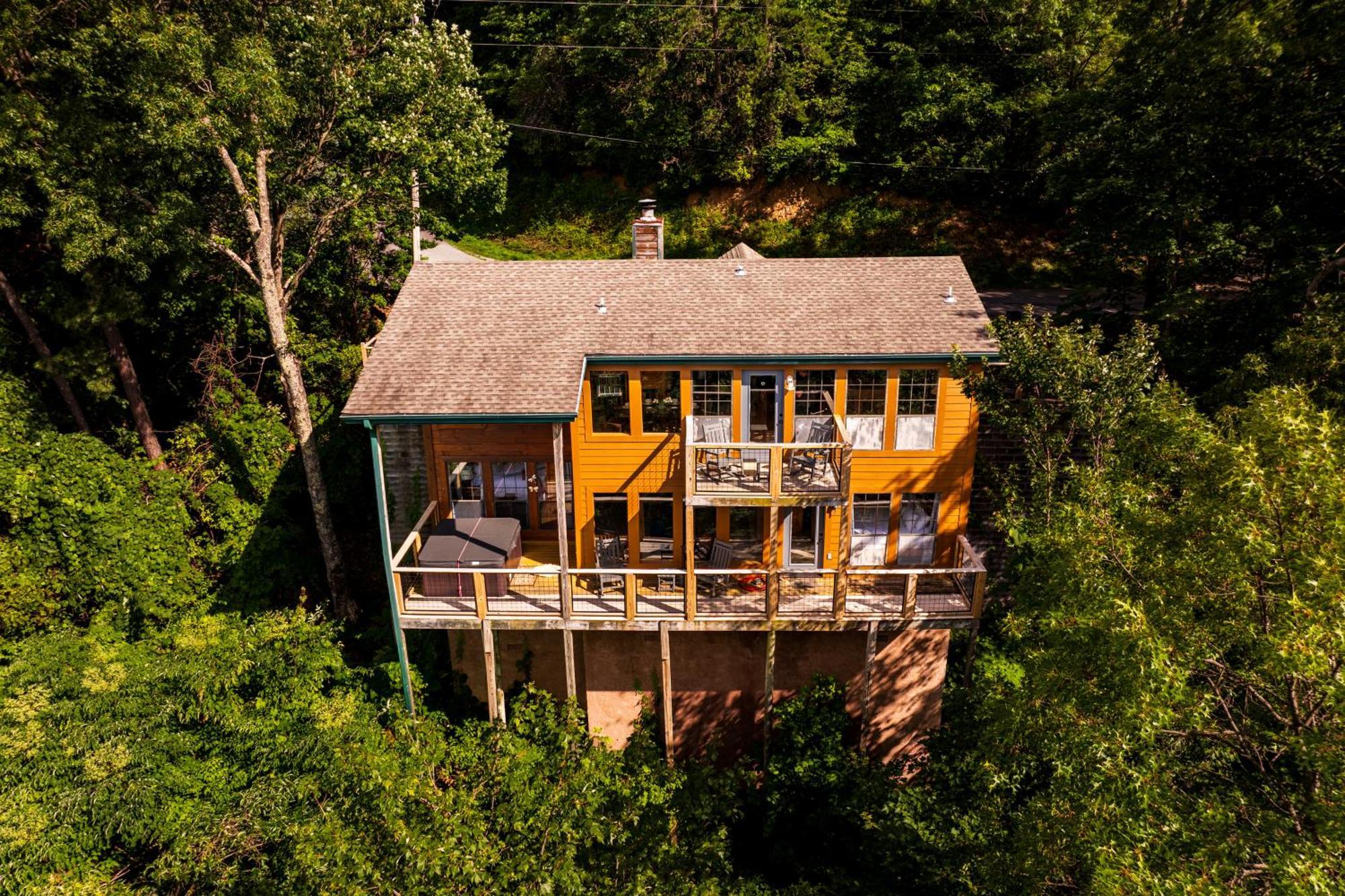 Elevista - Quaint&Private-Views-Hottub-Pooltable-Bears-3 Clubhouse Pools Villa Gatlinburg Exterior photo