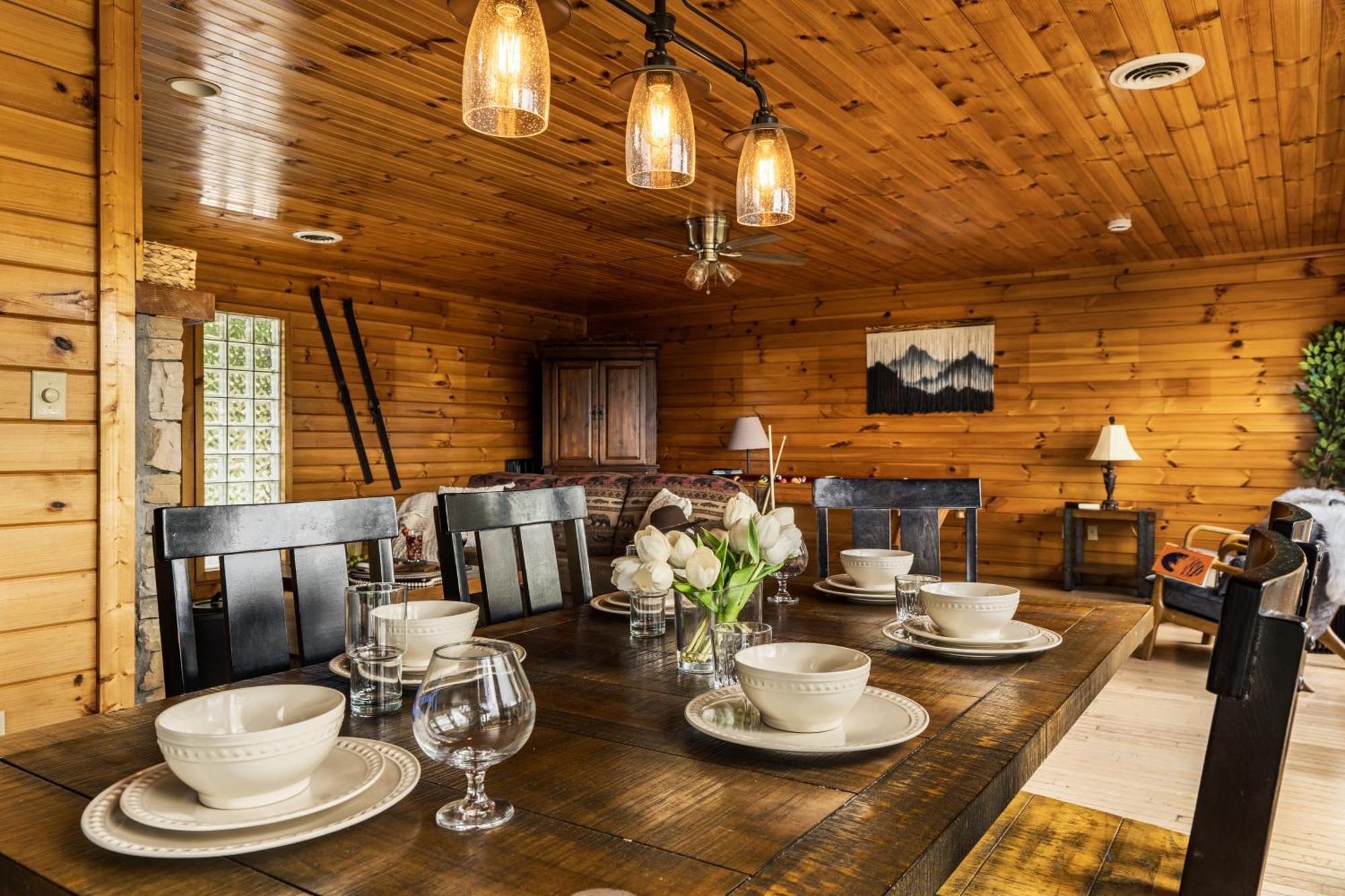 Elevista - Quaint&Private-Views-Hottub-Pooltable-Bears-3 Clubhouse Pools Villa Gatlinburg Exterior photo