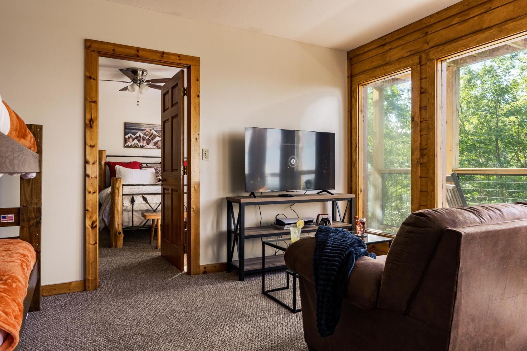 Elevista - Quaint&Private-Views-Hottub-Pooltable-Bears-3 Clubhouse Pools Villa Gatlinburg Exterior photo
