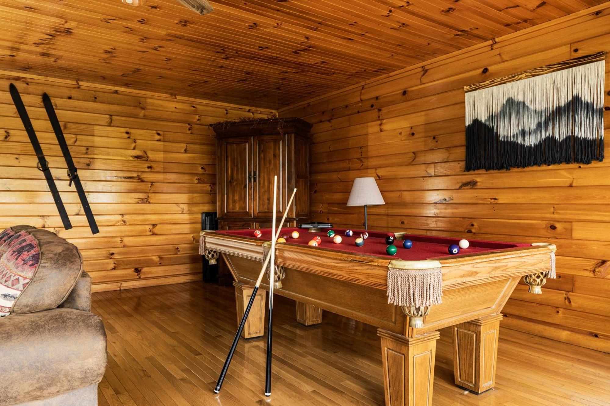 Elevista - Quaint&Private-Views-Hottub-Pooltable-Bears-3 Clubhouse Pools Villa Gatlinburg Exterior photo