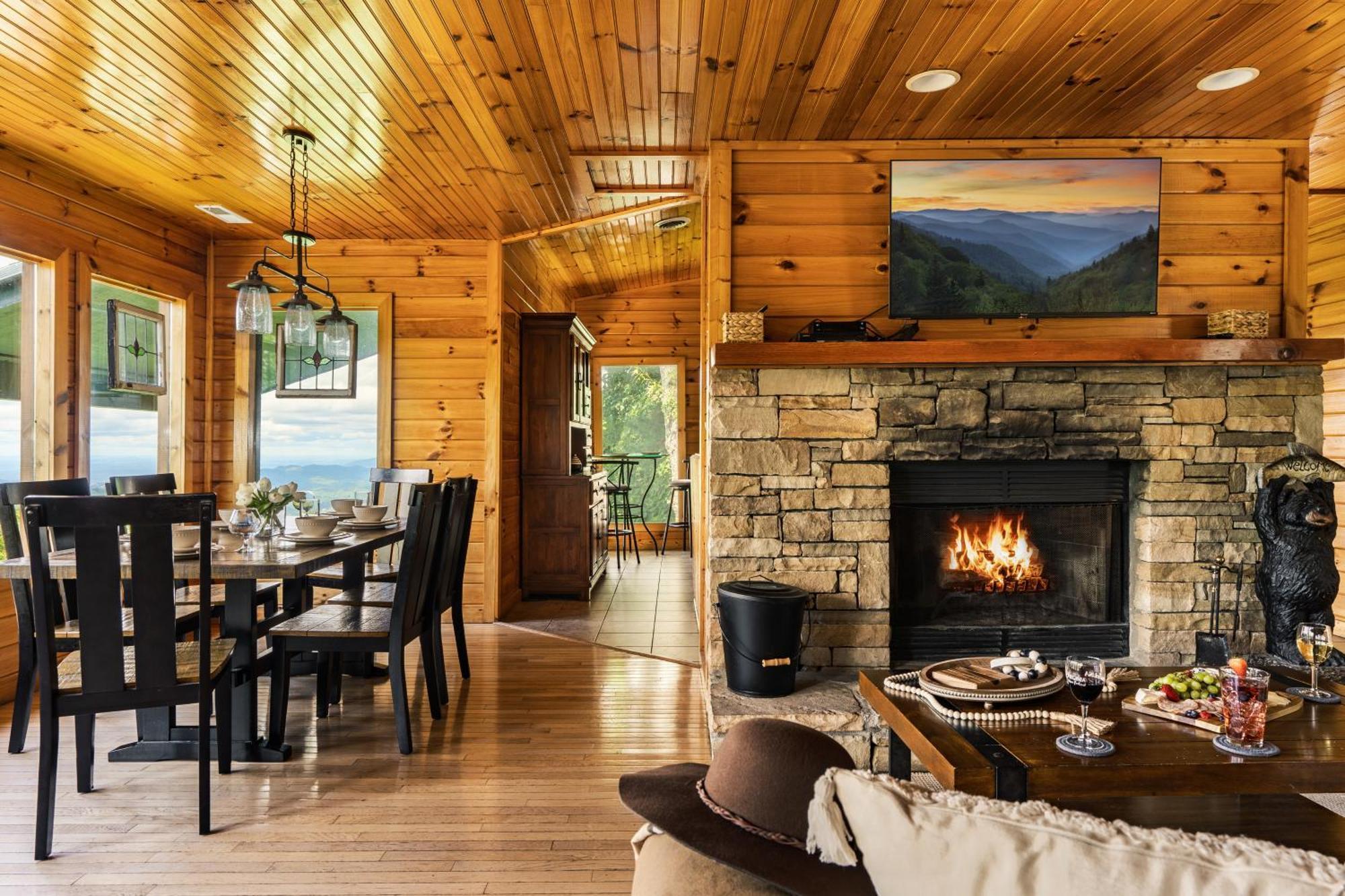 Elevista - Quaint&Private-Views-Hottub-Pooltable-Bears-3 Clubhouse Pools Villa Gatlinburg Exterior photo