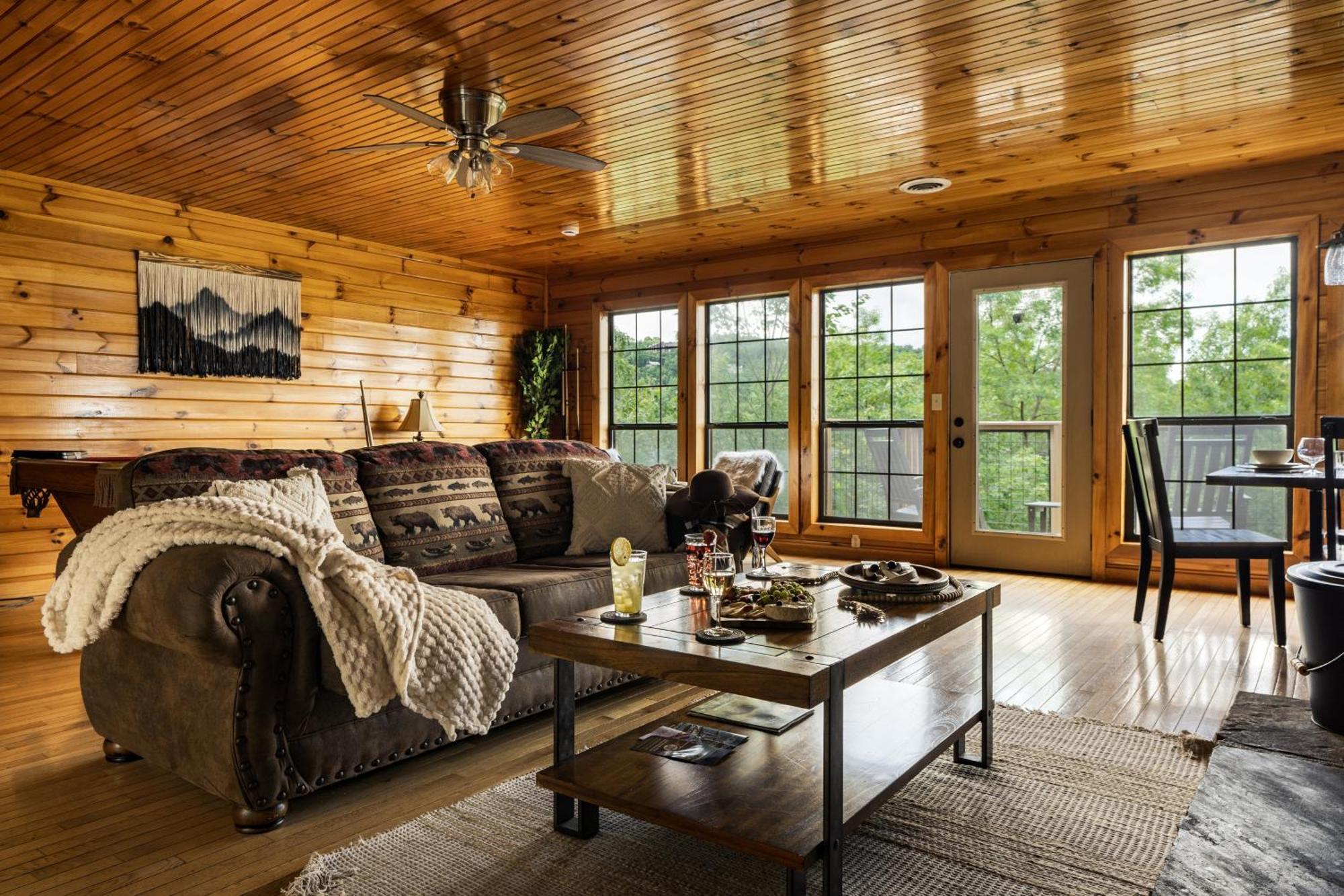 Elevista - Quaint&Private-Views-Hottub-Pooltable-Bears-3 Clubhouse Pools Villa Gatlinburg Exterior photo