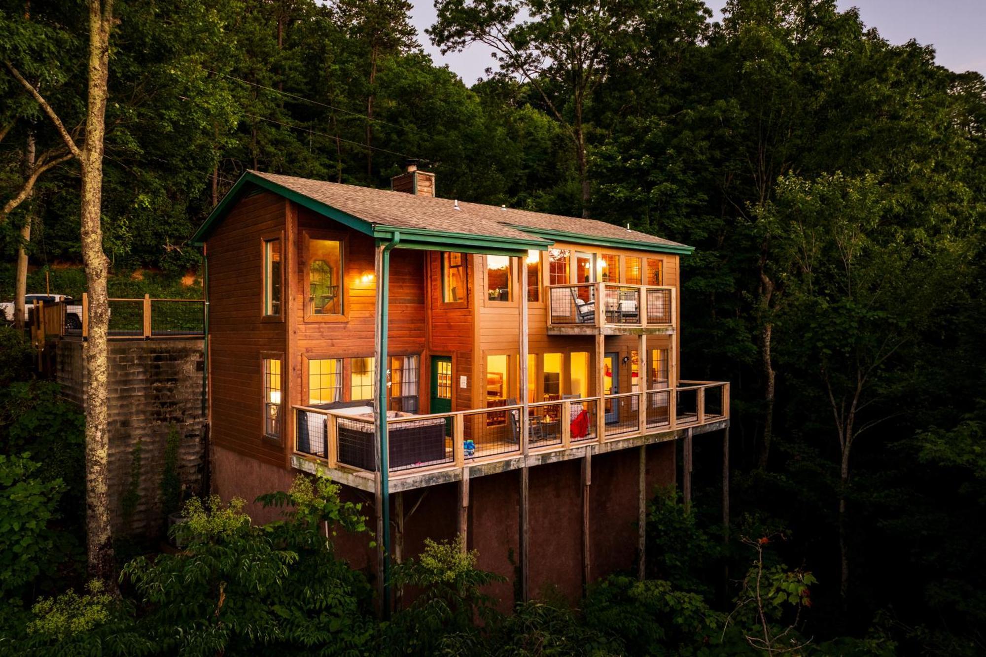 Elevista - Quaint&Private-Views-Hottub-Pooltable-Bears-3 Clubhouse Pools Villa Gatlinburg Exterior photo