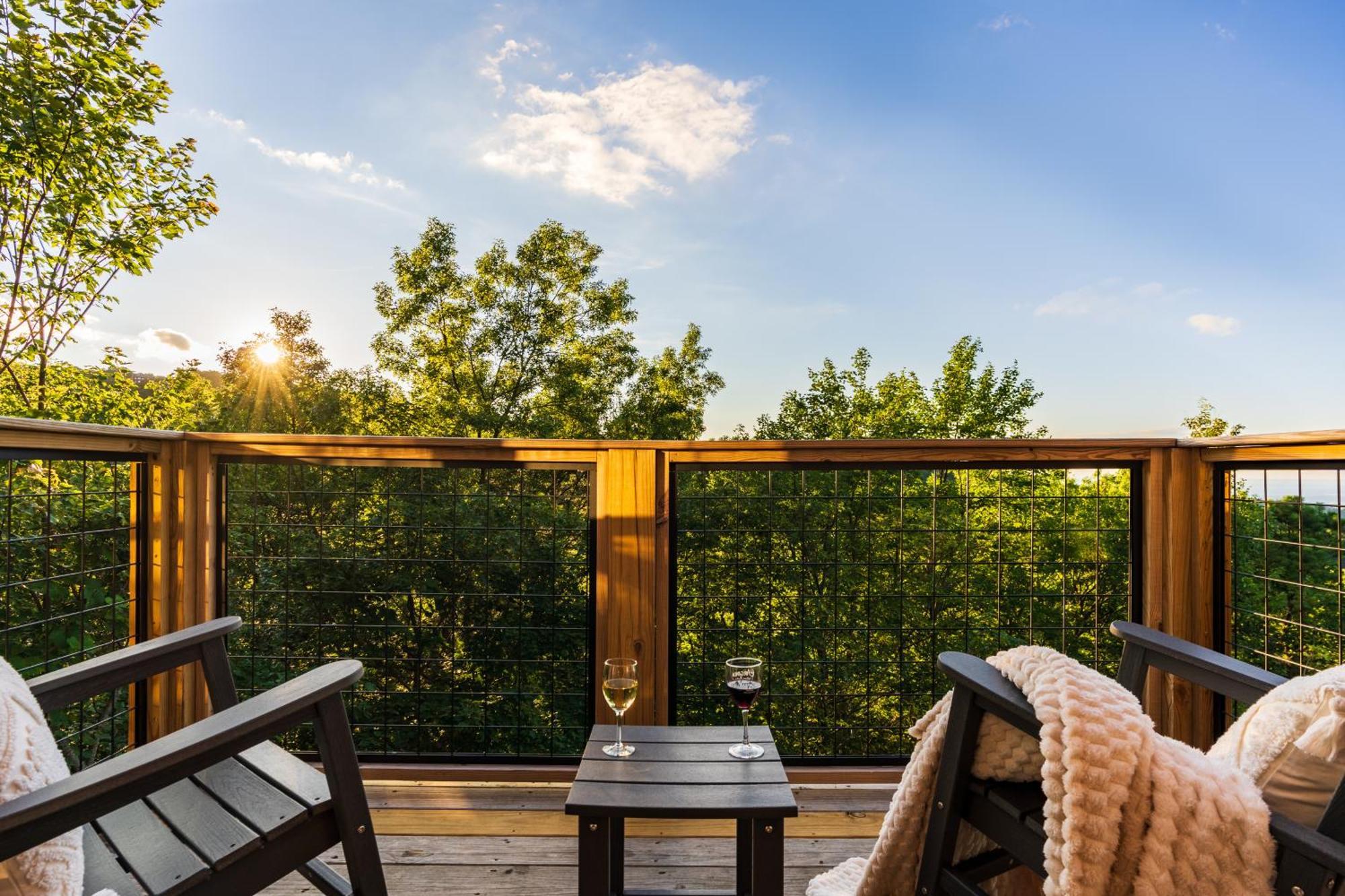 Elevista - Quaint&Private-Views-Hottub-Pooltable-Bears-3 Clubhouse Pools Villa Gatlinburg Exterior photo