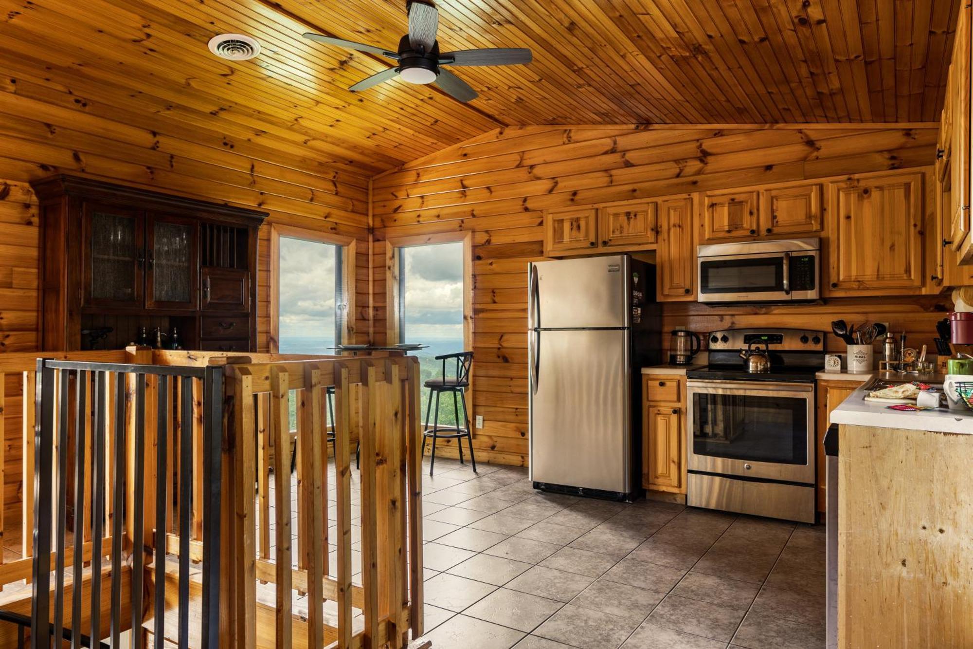 Elevista - Quaint&Private-Views-Hottub-Pooltable-Bears-3 Clubhouse Pools Villa Gatlinburg Exterior photo
