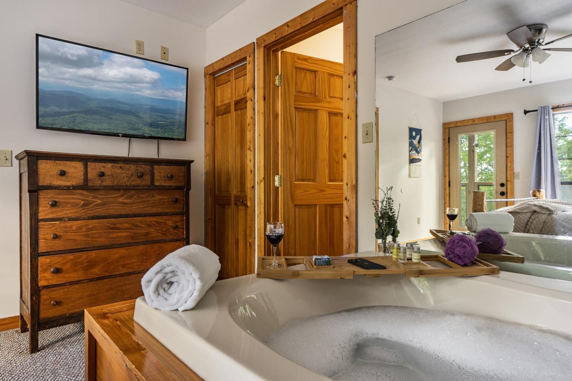 Elevista - Quaint&Private-Views-Hottub-Pooltable-Bears-3 Clubhouse Pools Villa Gatlinburg Exterior photo